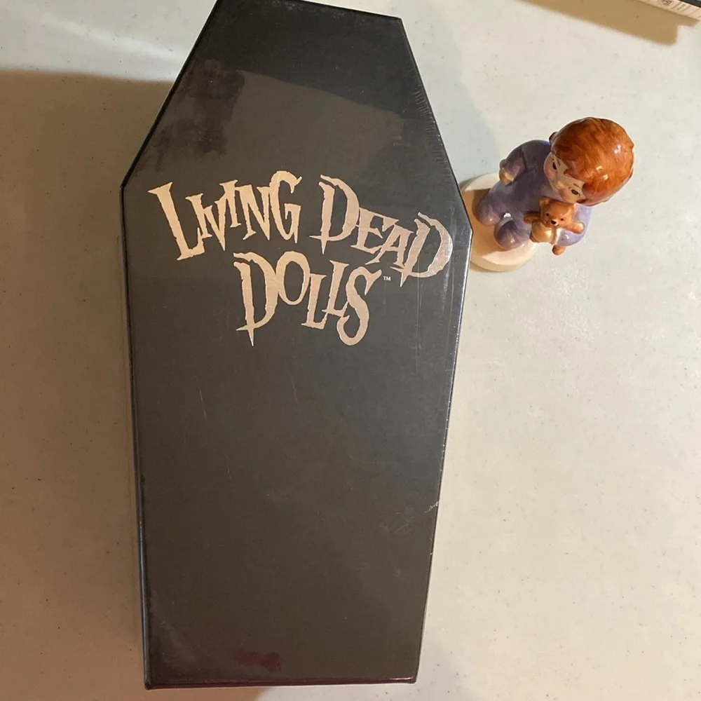Living Dead Dolls Series 34 Coalette